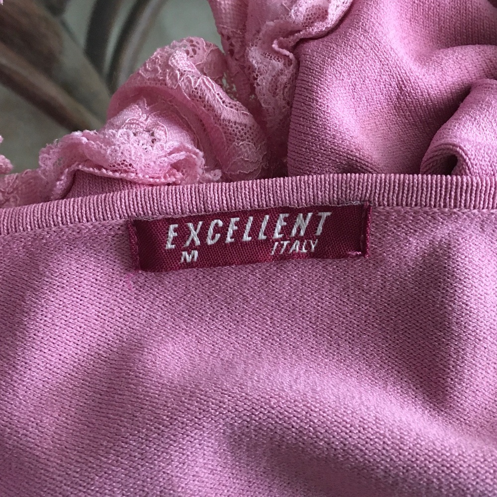 Italian pink sweater by Excellent with lace on the arm cuffs and bottom - Picture 3 of 5